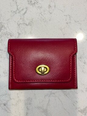 Red Card Case with Turnlock